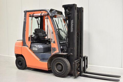 Liệu có nên sử dụng các dòng xe nang qua su dung?